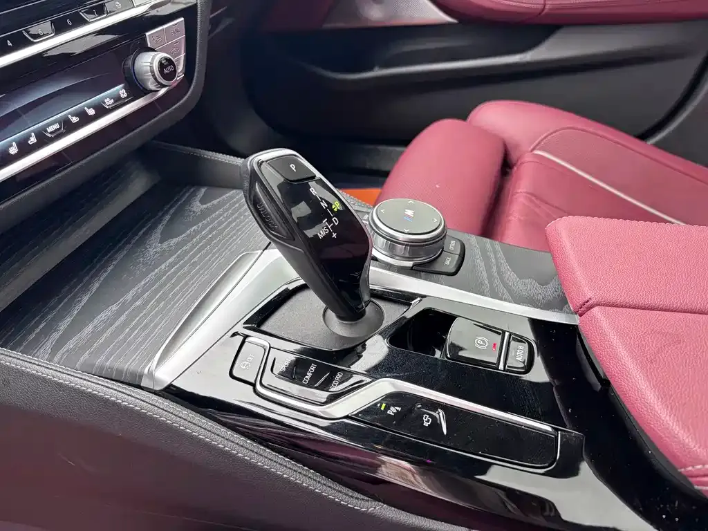 BMW 5 Series — фото 10