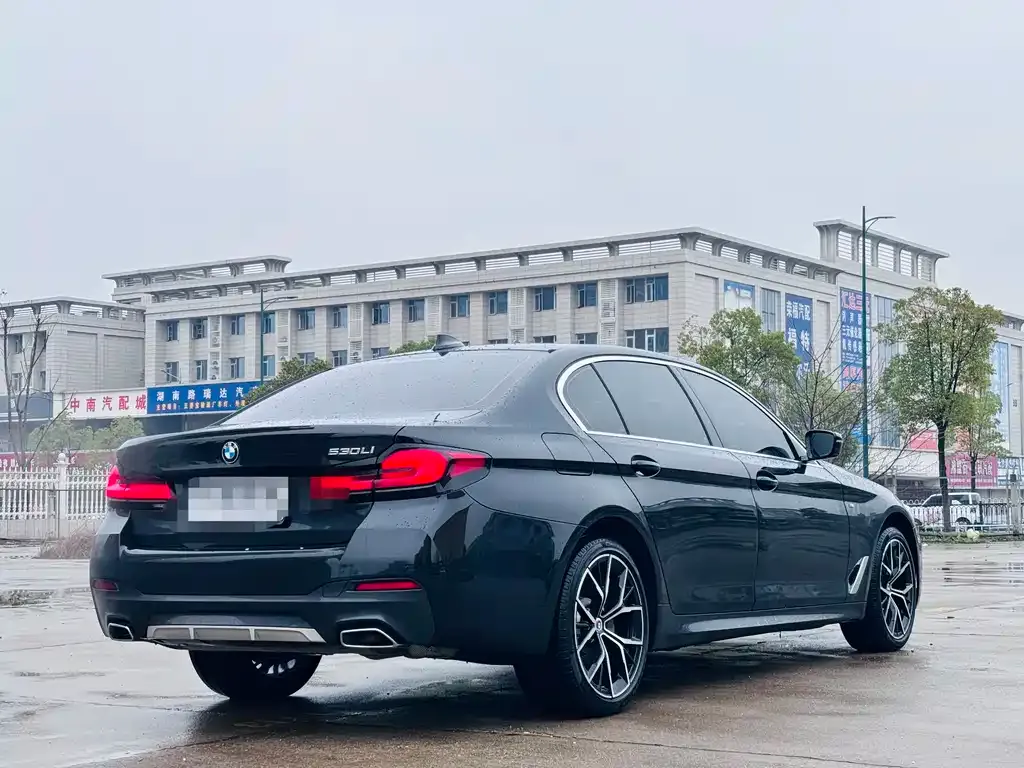 BMW 5 Series — фото 2