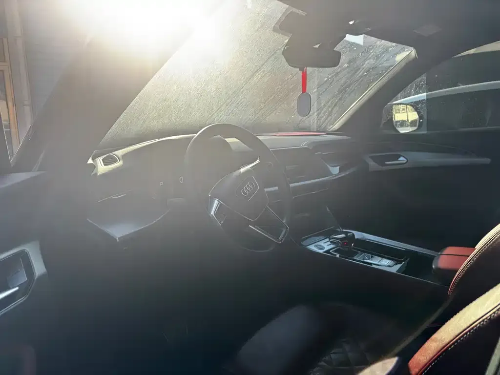 Audi Q6 2023 из CN, фото 2