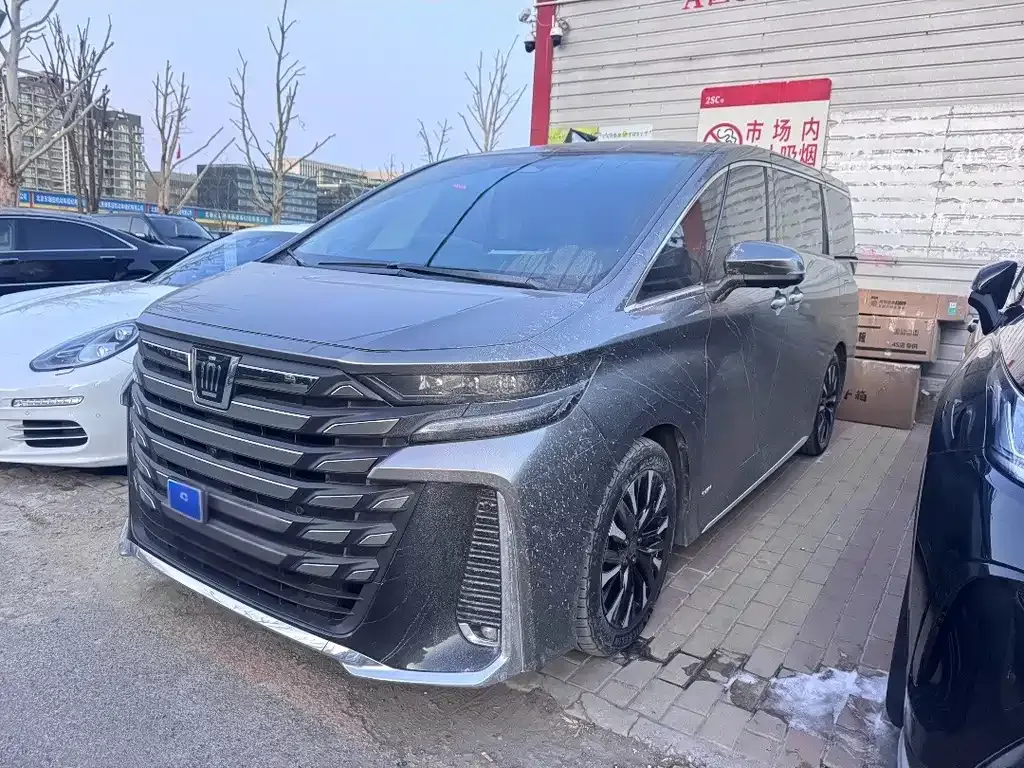 Toyota Vellfire — фото 1