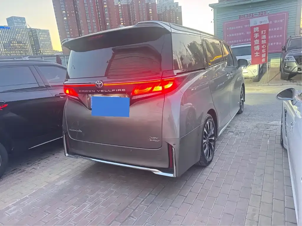 Toyota Vellfire — фото 10