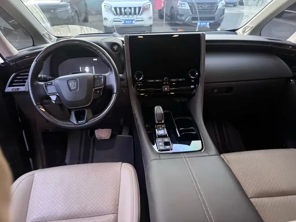 Toyota Vellfire — фото 3