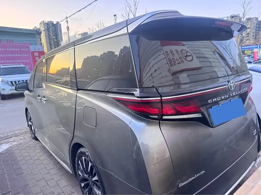 Toyota Vellfire — фото 7