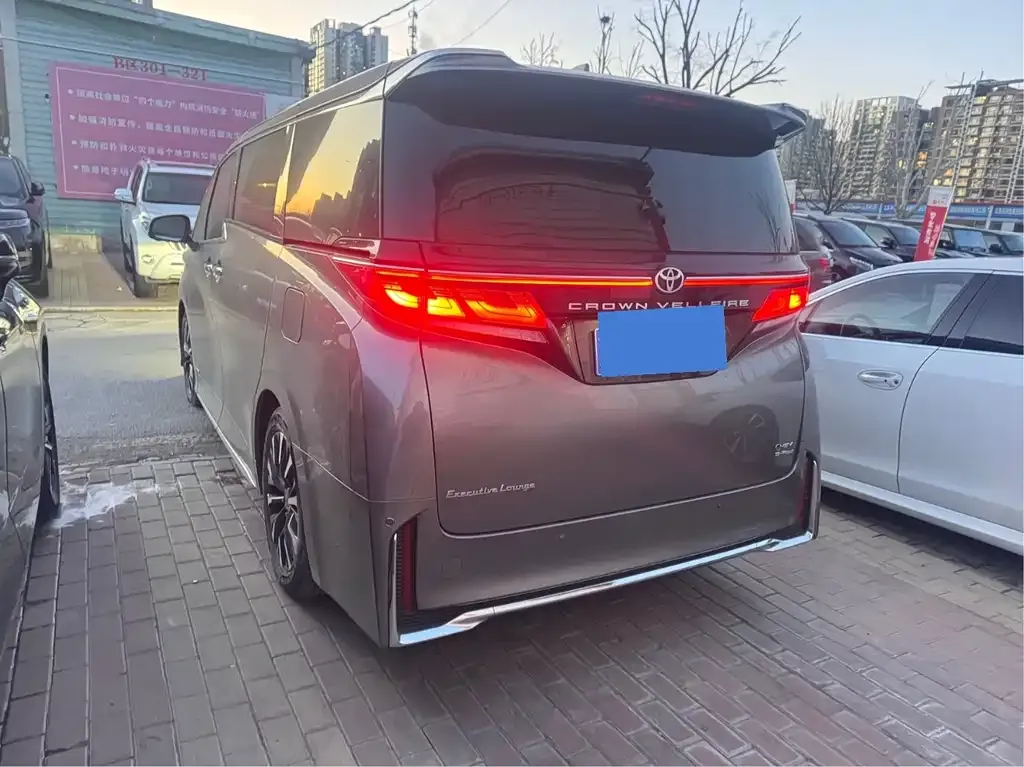 Toyota Vellfire — фото 8