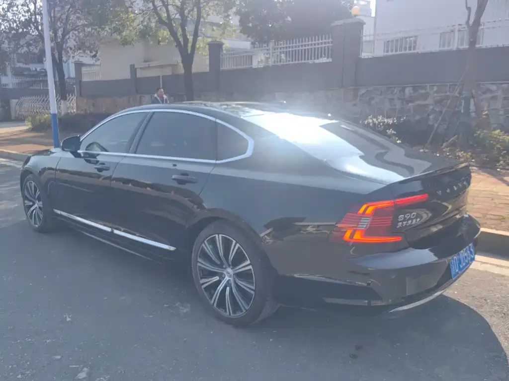 Volvo S90 — фото 3