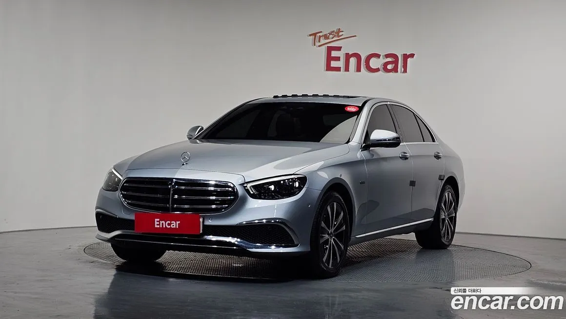 Mercedes-Benz E-Class — фото 1