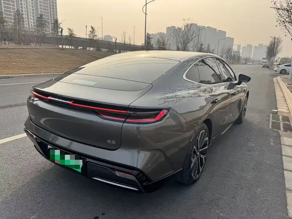 Geely Galaxy E8 — фото 3