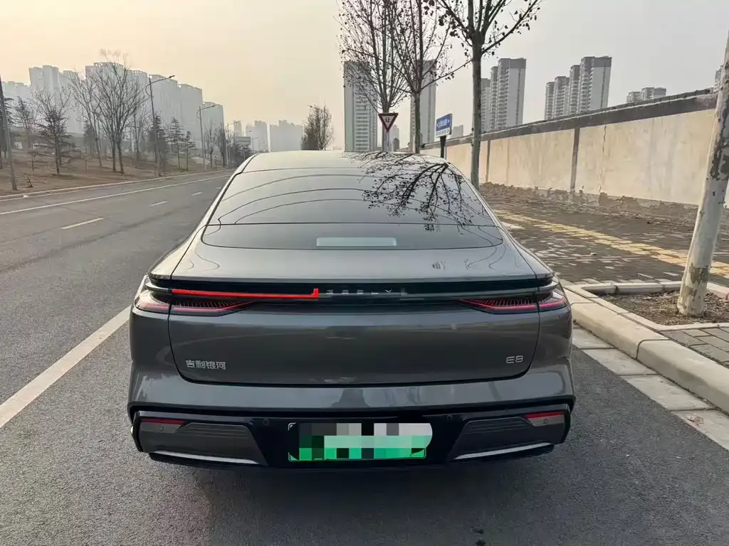 Geely Galaxy E8 — фото 10