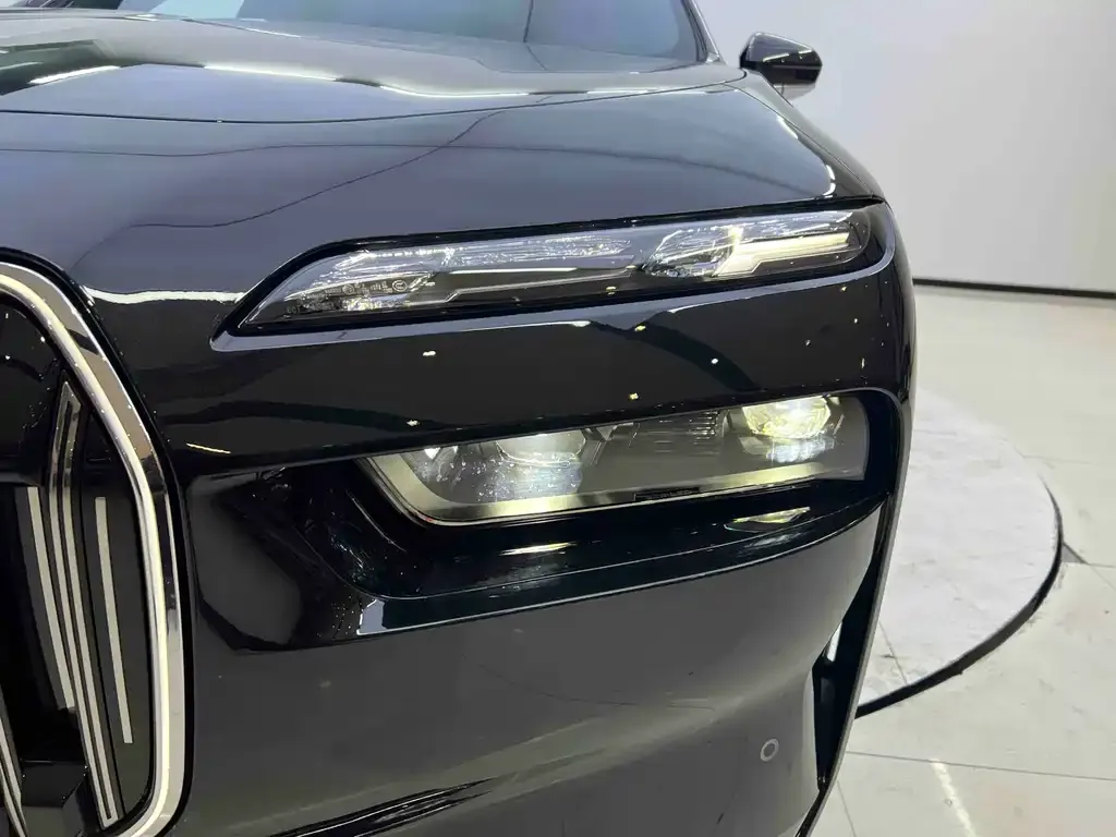BMW 7 Series — фото 10