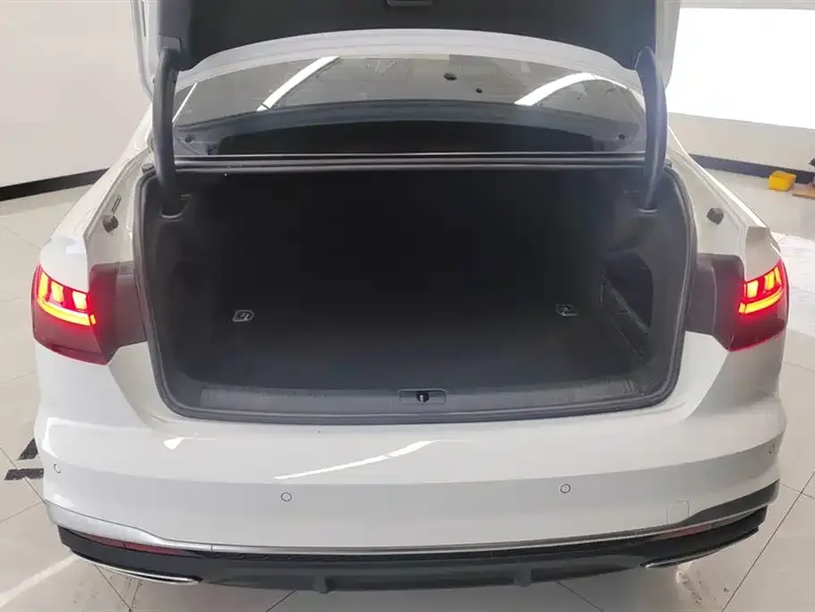 Audi A4L 2022 из CN, фото 2