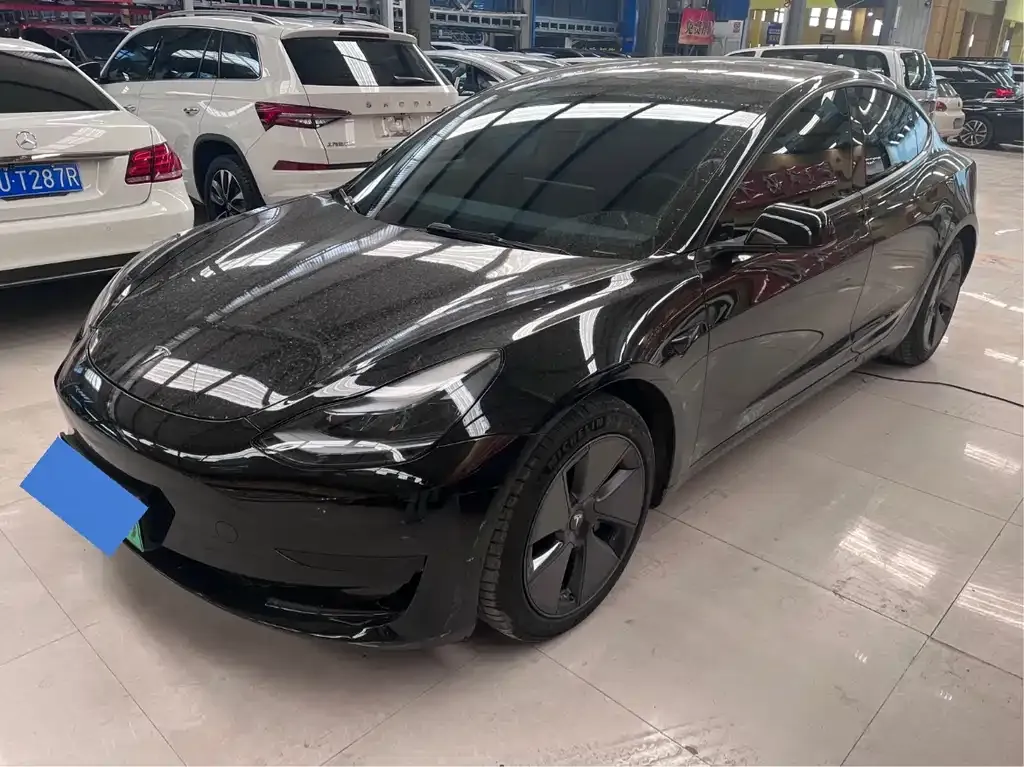 Tesla Model 3 — фото 1