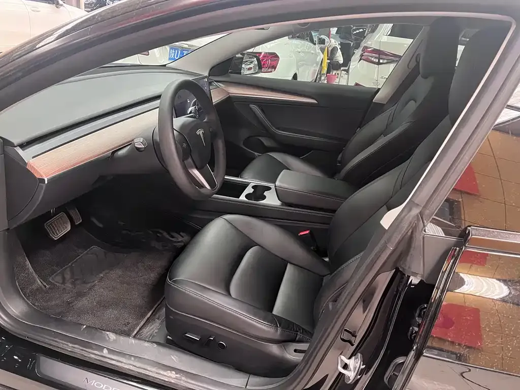Tesla Model 3 — фото 2