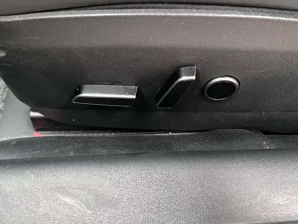 Tesla Model 3 — фото 9
