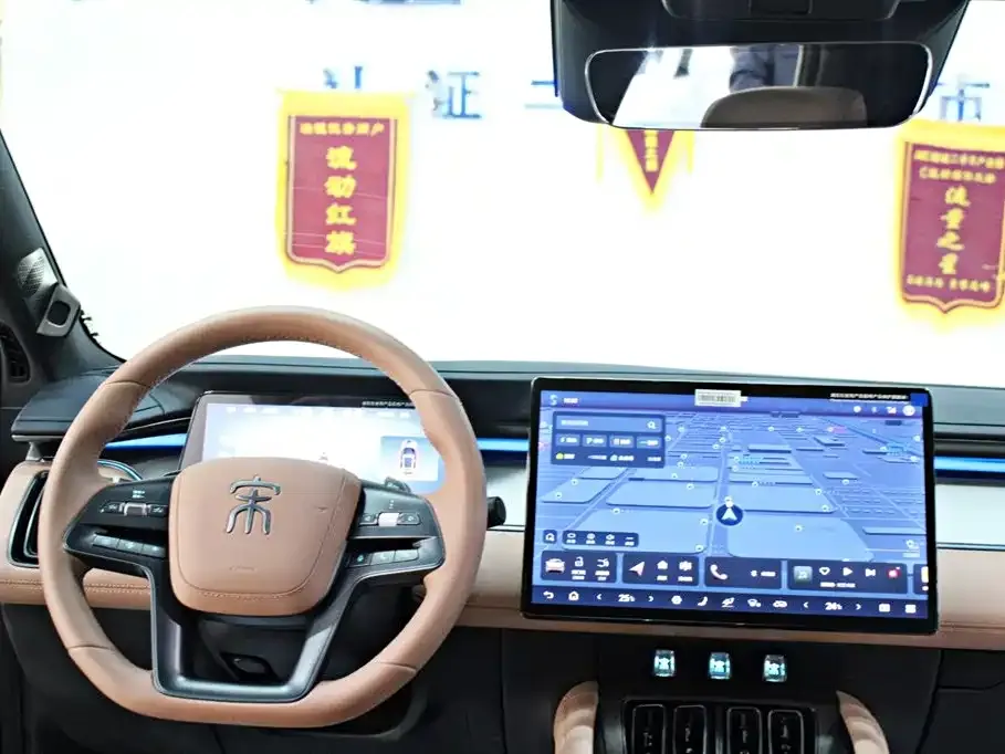 BYD L EV — фото 10
