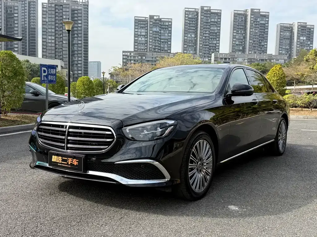 Mercedes-Benz E-Class — фото 1