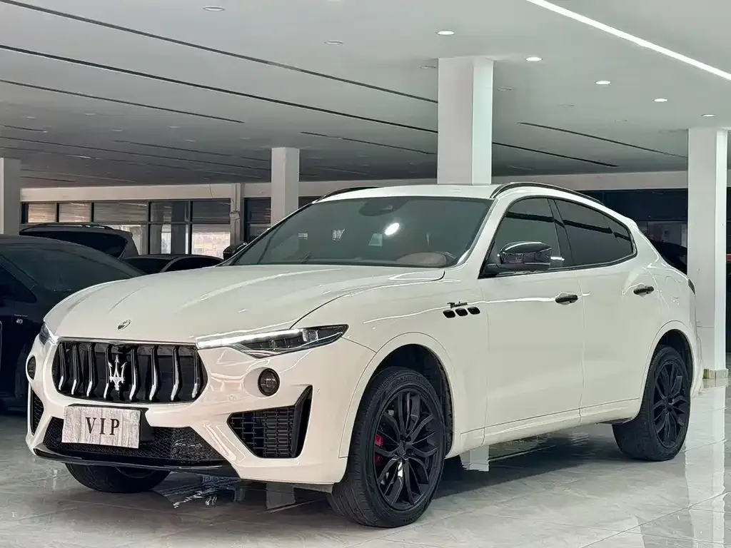 Maserati Levante — фото 1