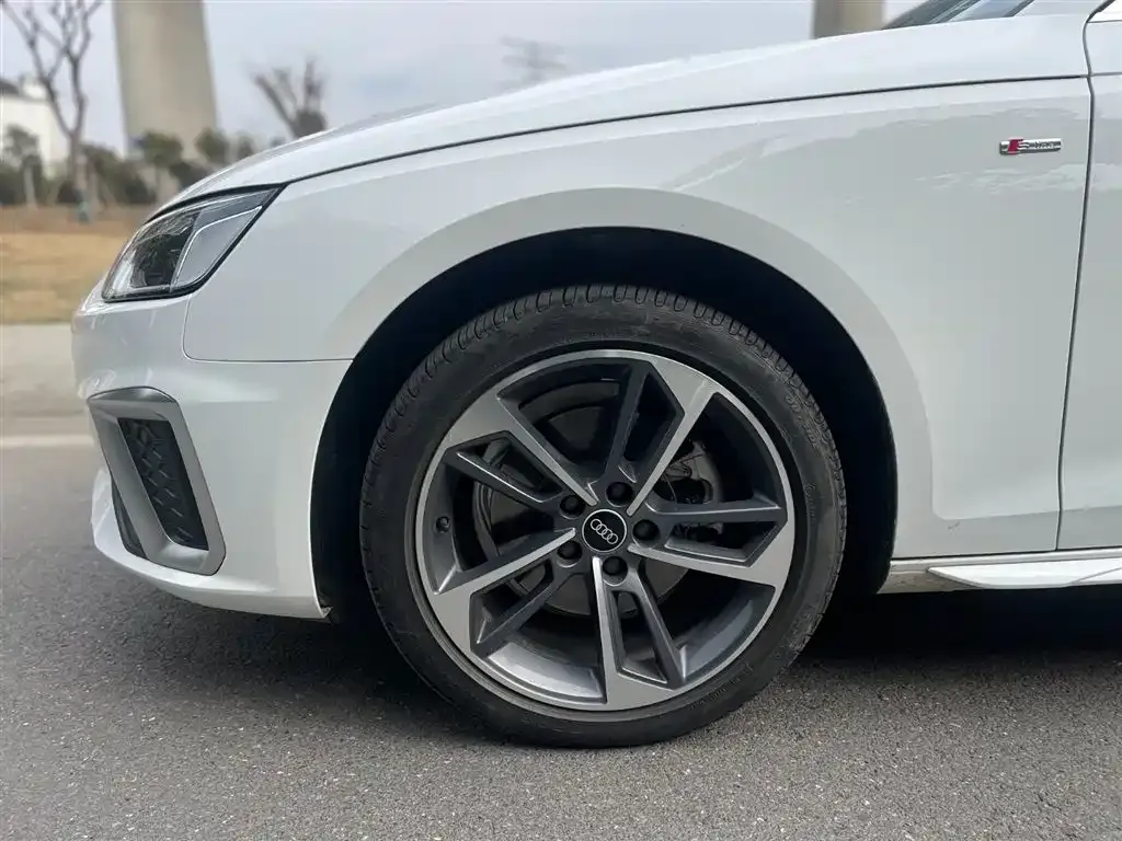 Audi A4L 2024 из CN, фото 4