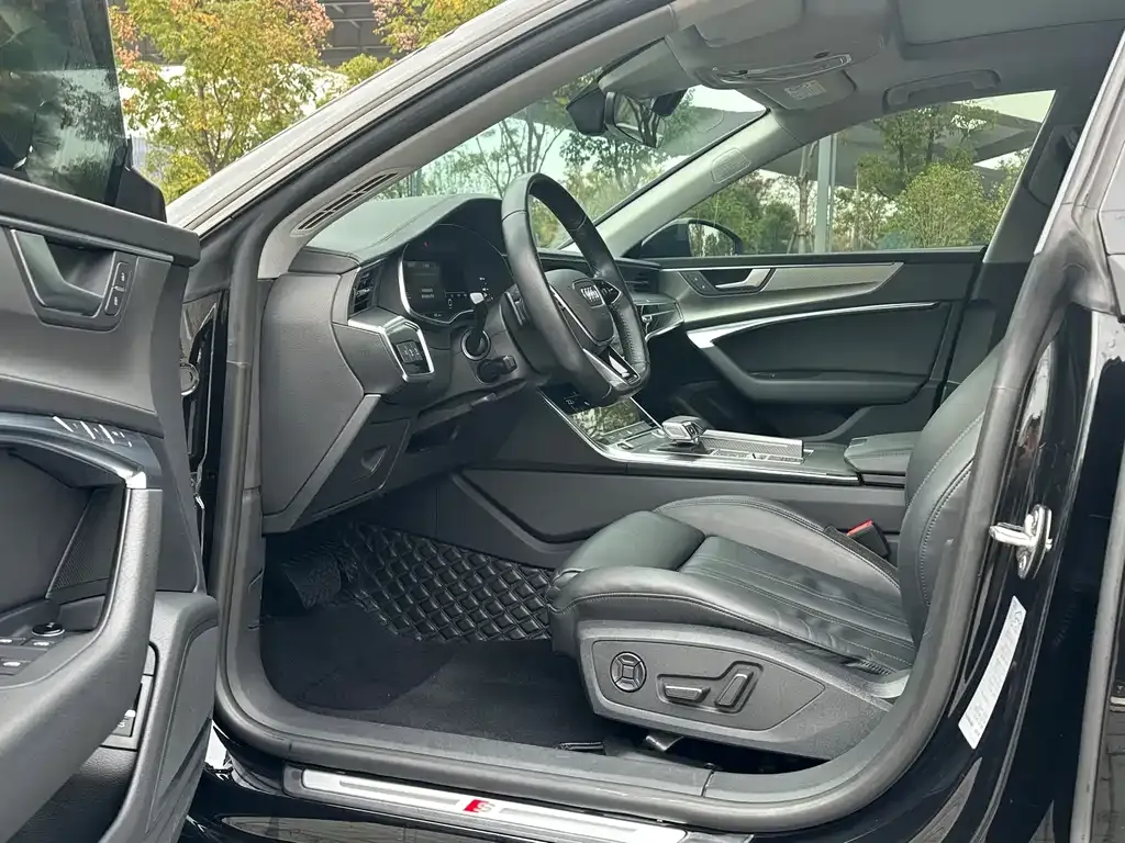 Audi A7 2022 из CN, фото 2