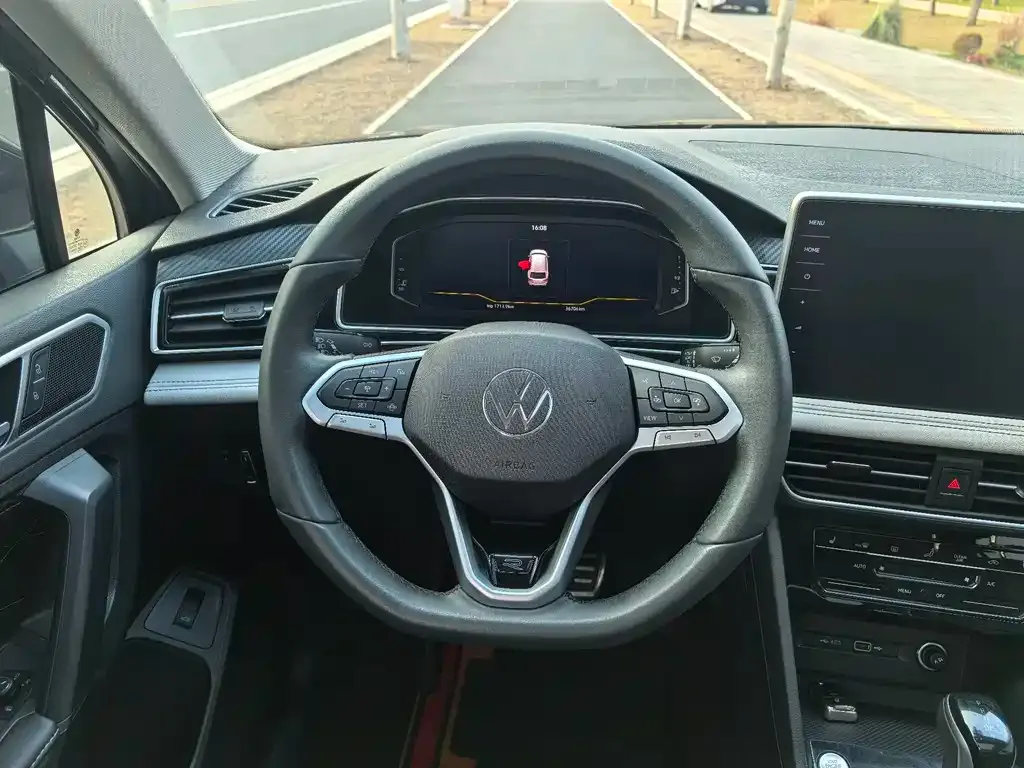 Volkswagen Tiguan L 2024 из CN, фото 4