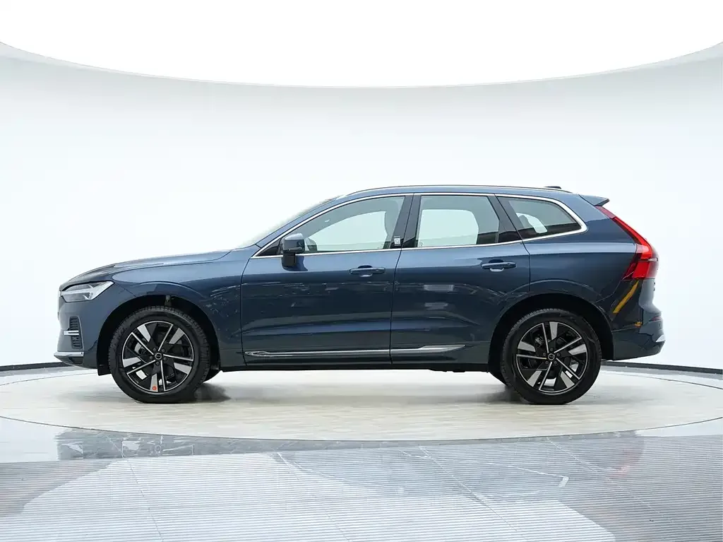Volvo XC60 — фото 8