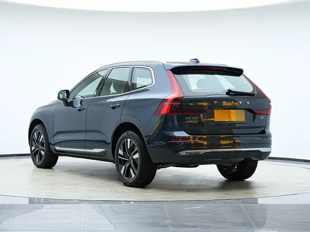 Volvo XC60 — фото 2