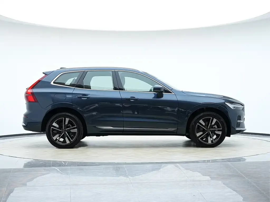 Volvo XC60 — фото 10
