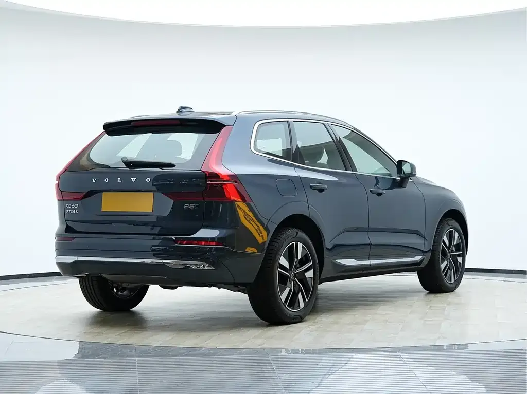 Volvo XC60 — фото 6