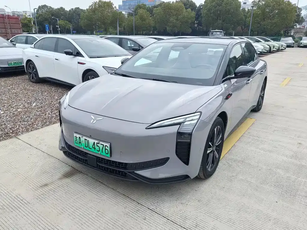 Hongqi EH7