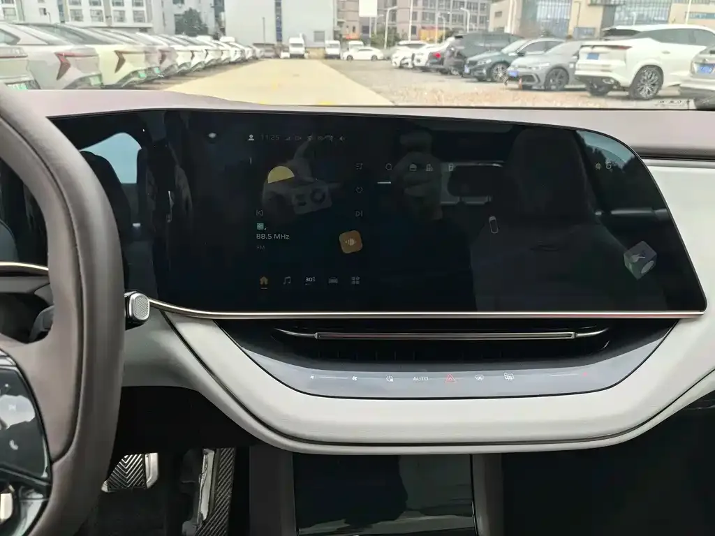 Hongqi EH7 2024 из CN, фото 2