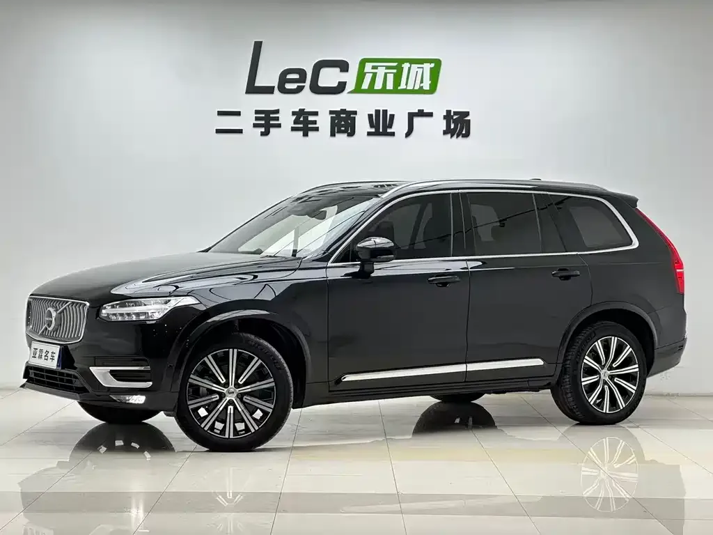 Volvo XC90 — фото 1