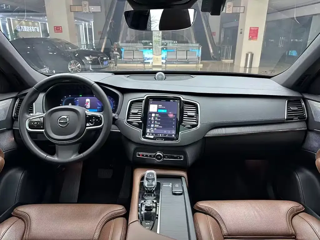 Volvo XC90 — фото 10