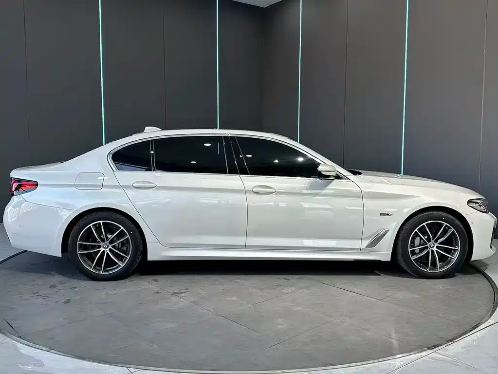 BMW 5 Series New Energy — фото 8