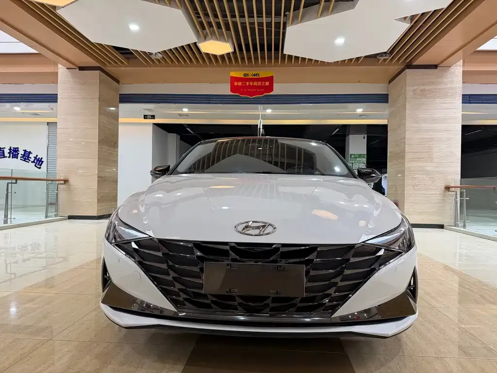 Hyundai Elantra — фото 9