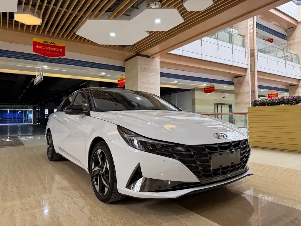 Hyundai Elantra — фото 3