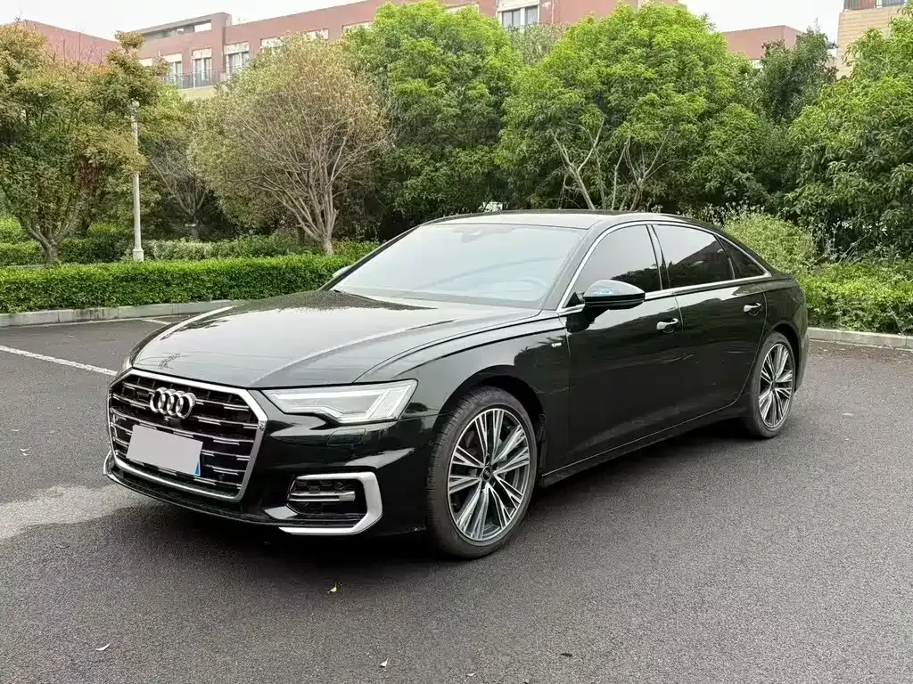 Audi A6L — фото 1