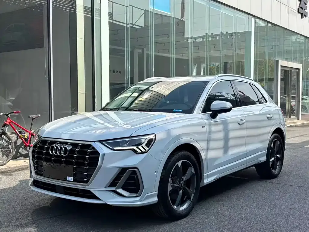 Audi Q3 — фото 1
