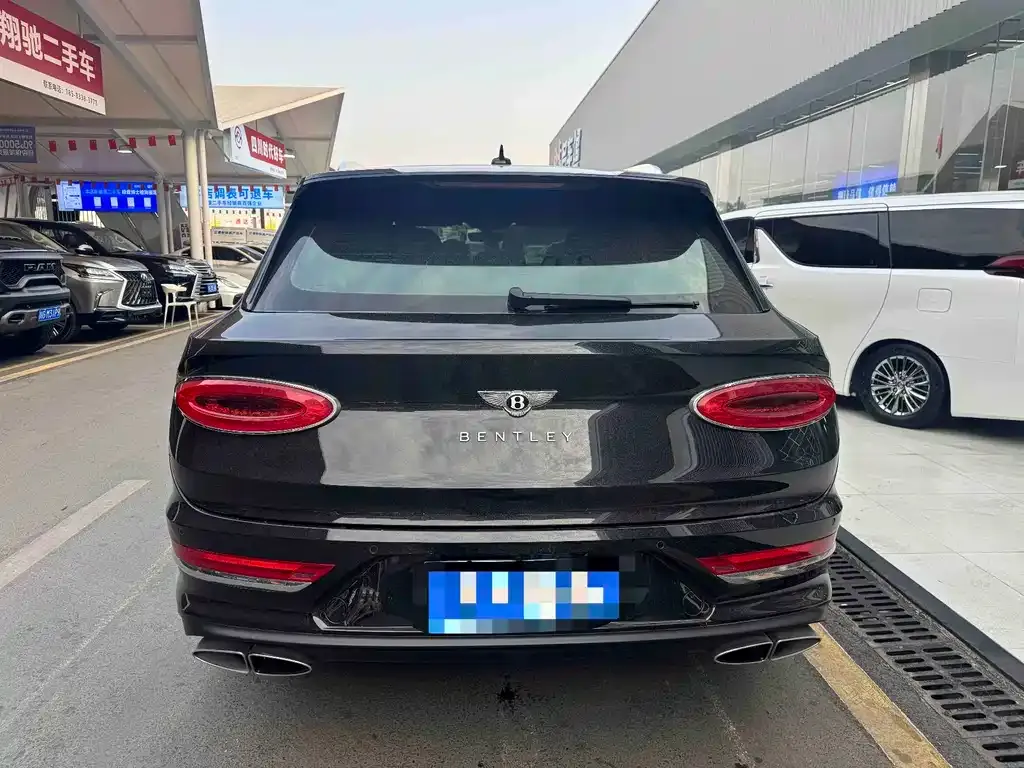 Bentley Bentayga 2023 из CN, фото 7