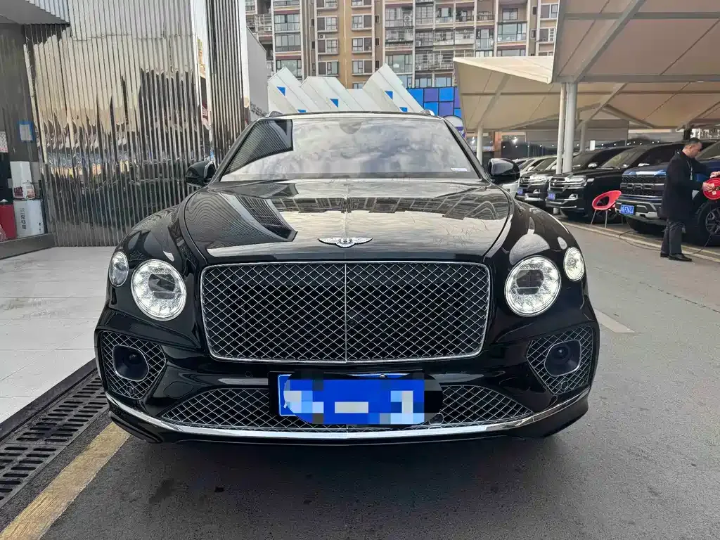 Bentley Bentayga 2023 из CN, фото 8