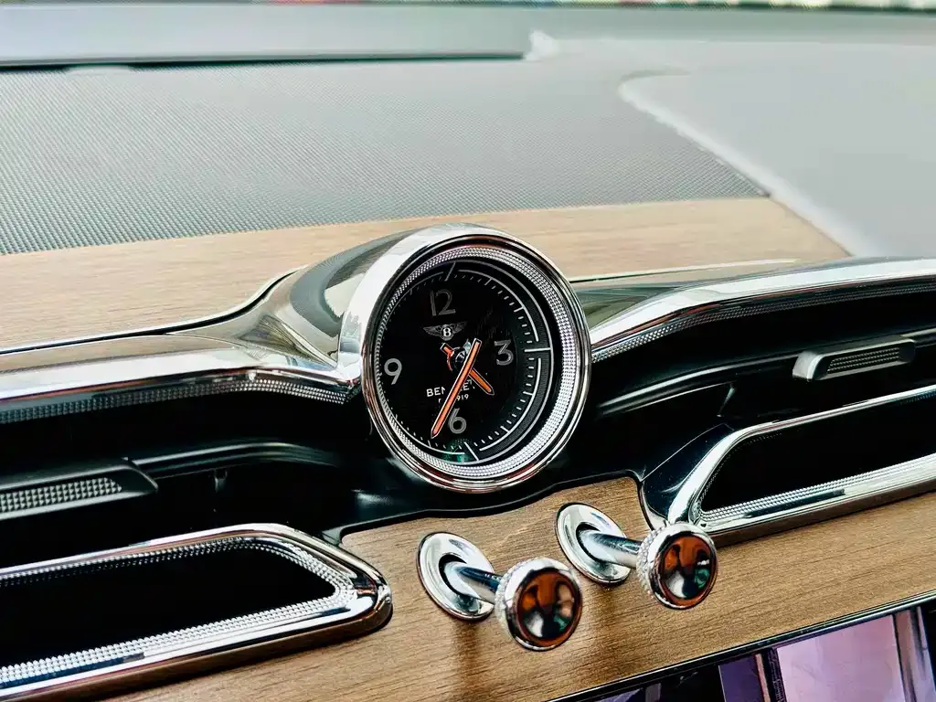 Bentley Bentayga 2023 из CN, фото 4
