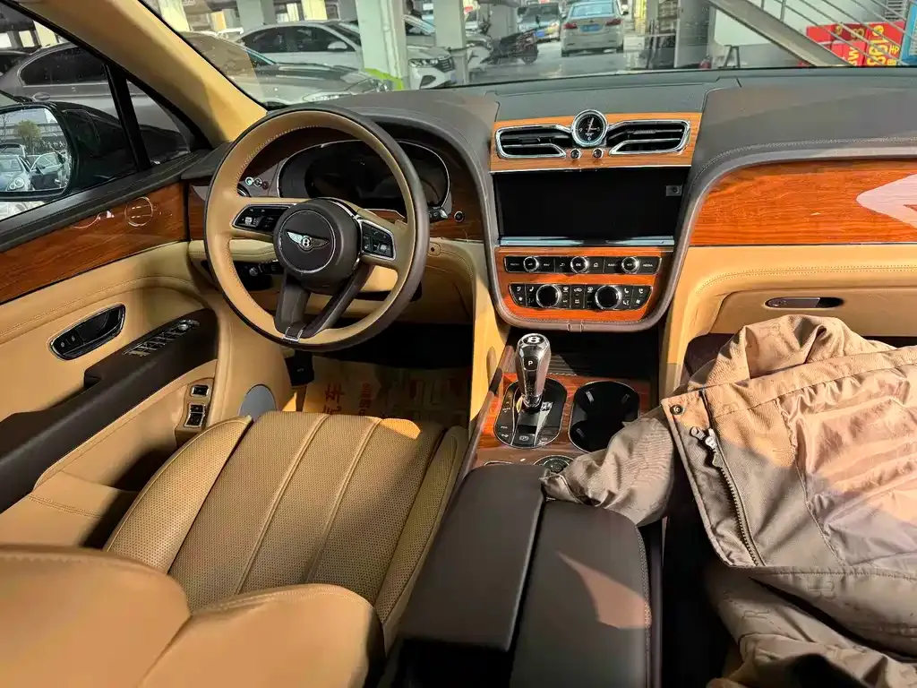 Bentley Bentayga 2023 из CN, фото 6