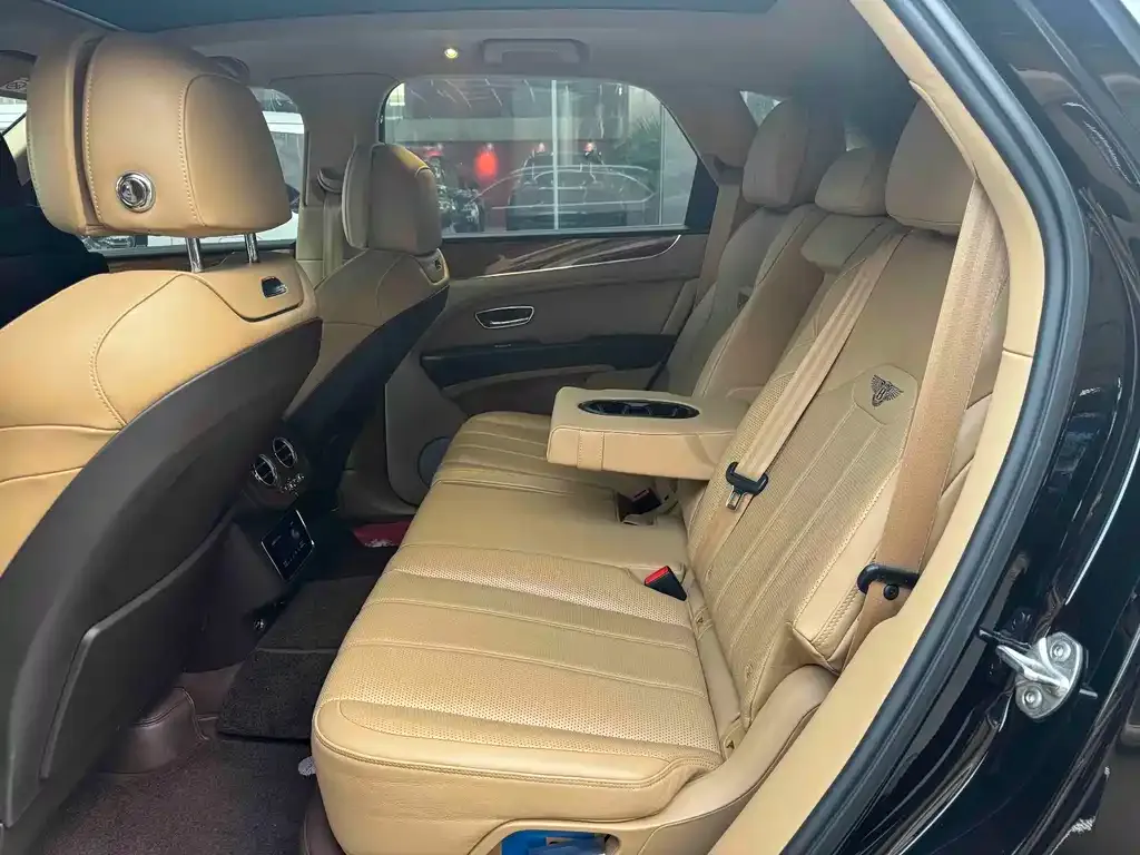 Bentley Bentayga 2023 из CN, фото 3