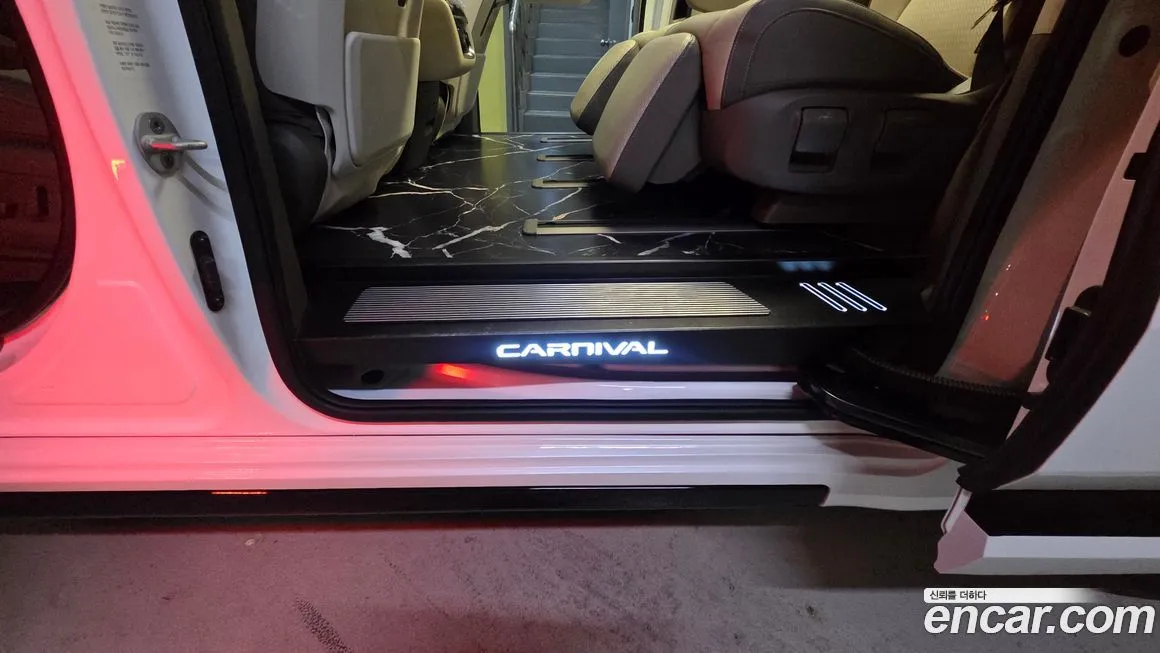Kia Carnival — фото 10