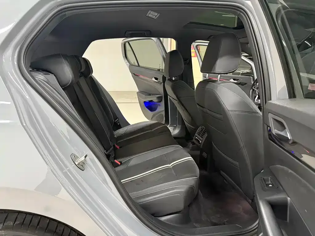 Volkswagen Golf 2022 из CN, фото 4