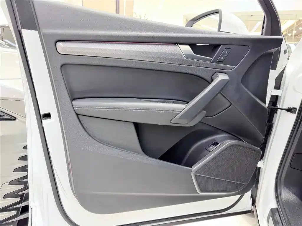 Audi Q5L 2022 из CN, фото 4
