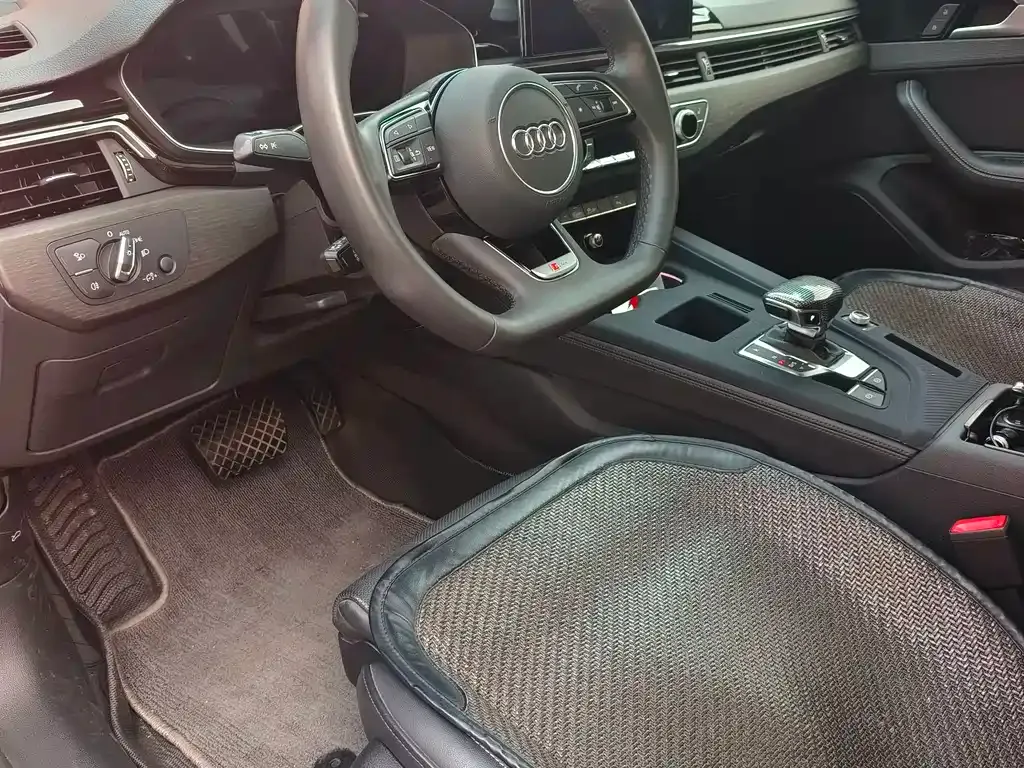 Audi A4L 2023 из CN, фото 9