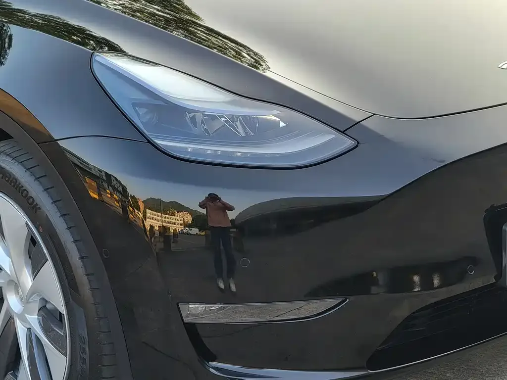 Tesla Model Y — фото 8