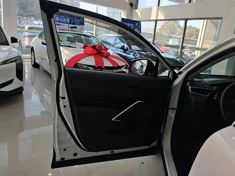 Toyota Corolla Cross 2024 из CN, фото 10