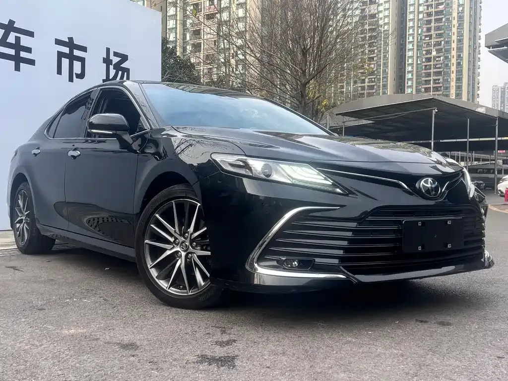 Toyota Camry — фото 10