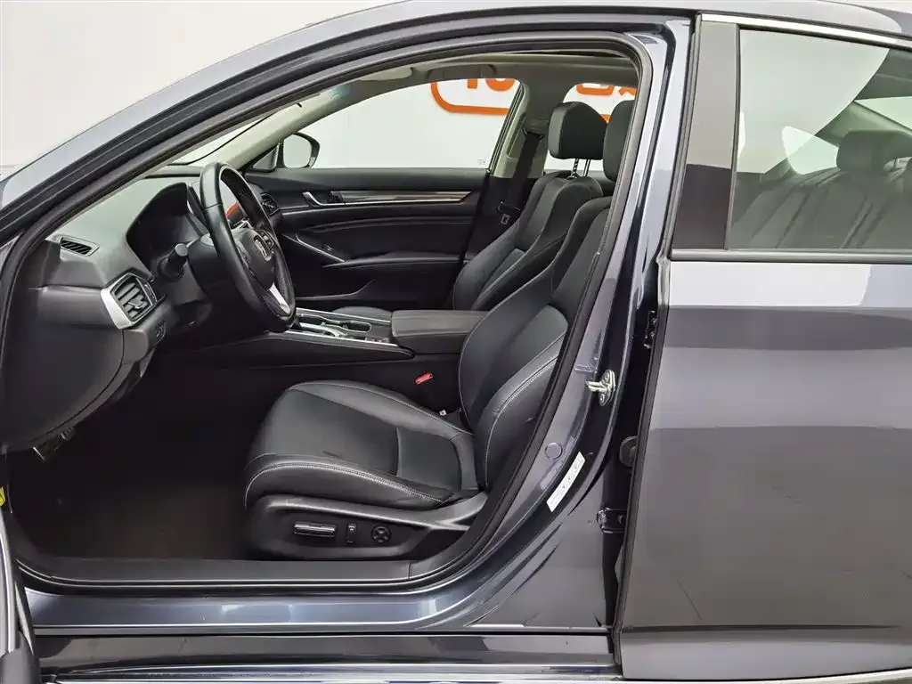 Honda Accord — фото 10