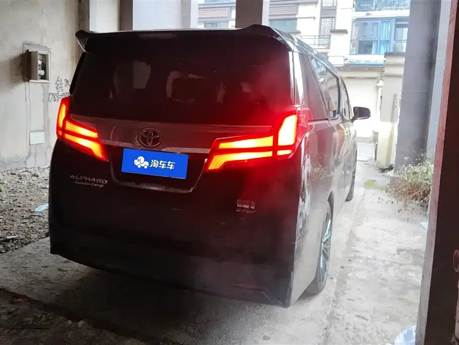 Toyota Alphard — фото 6